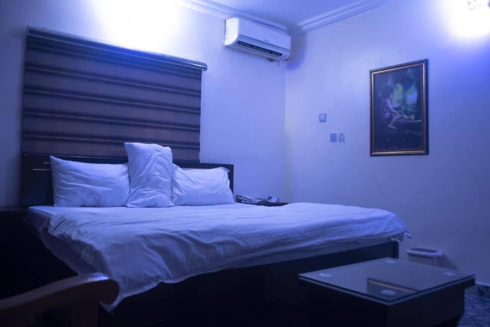 Kay Luxury Suites Uyo Zewnętrze zdjęcie