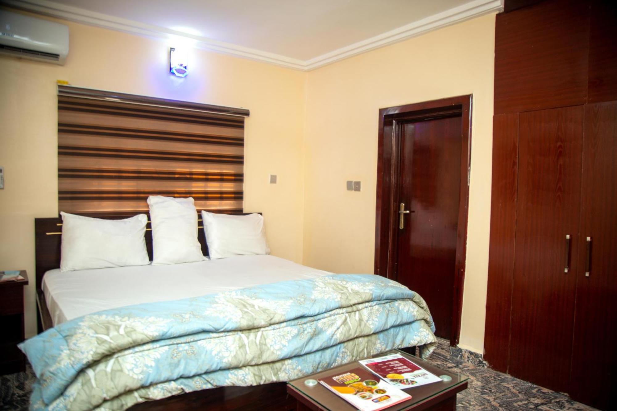 Kay Luxury Suites Uyo Zewnętrze zdjęcie
