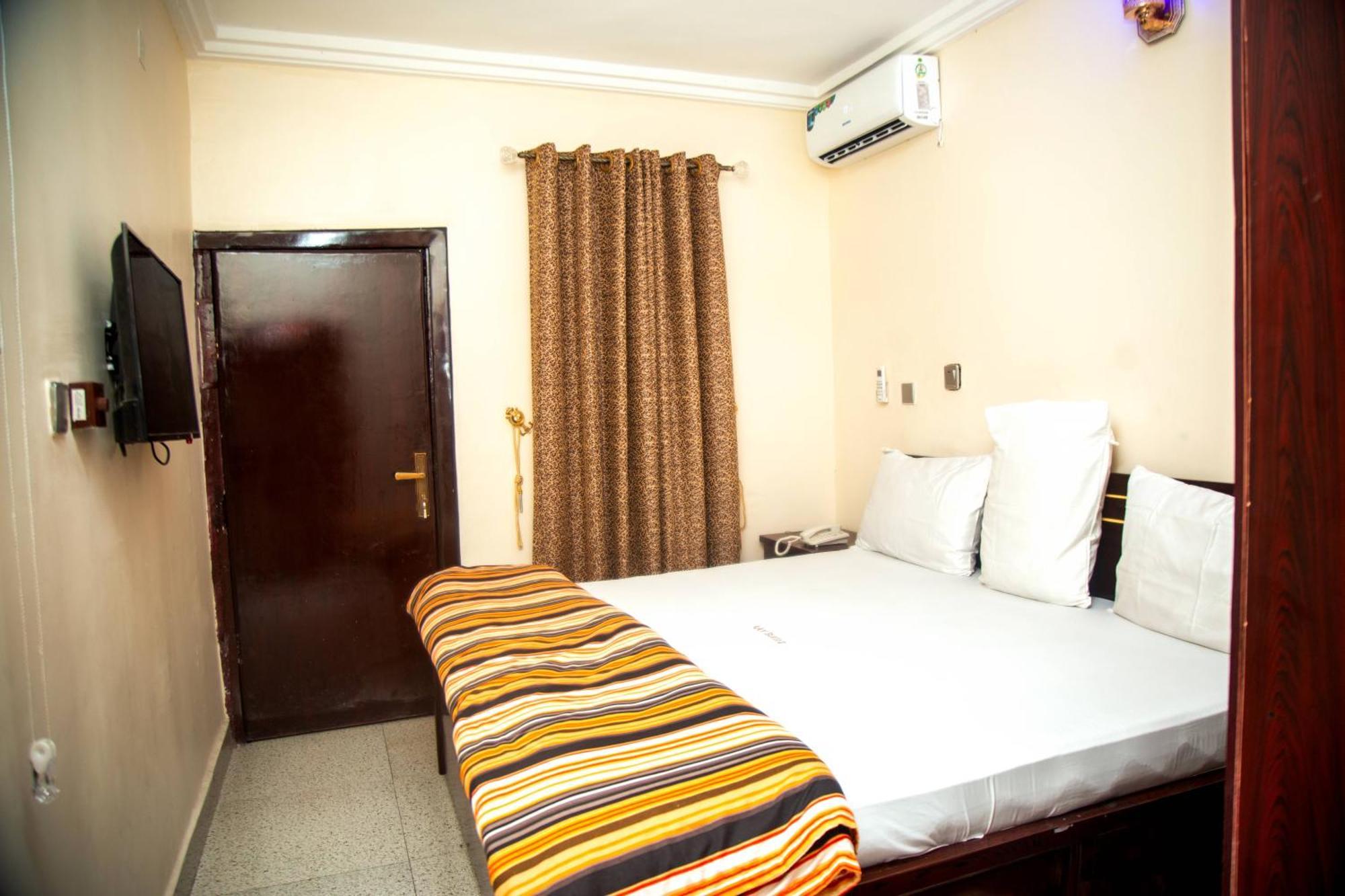 Kay Luxury Suites Uyo Zewnętrze zdjęcie