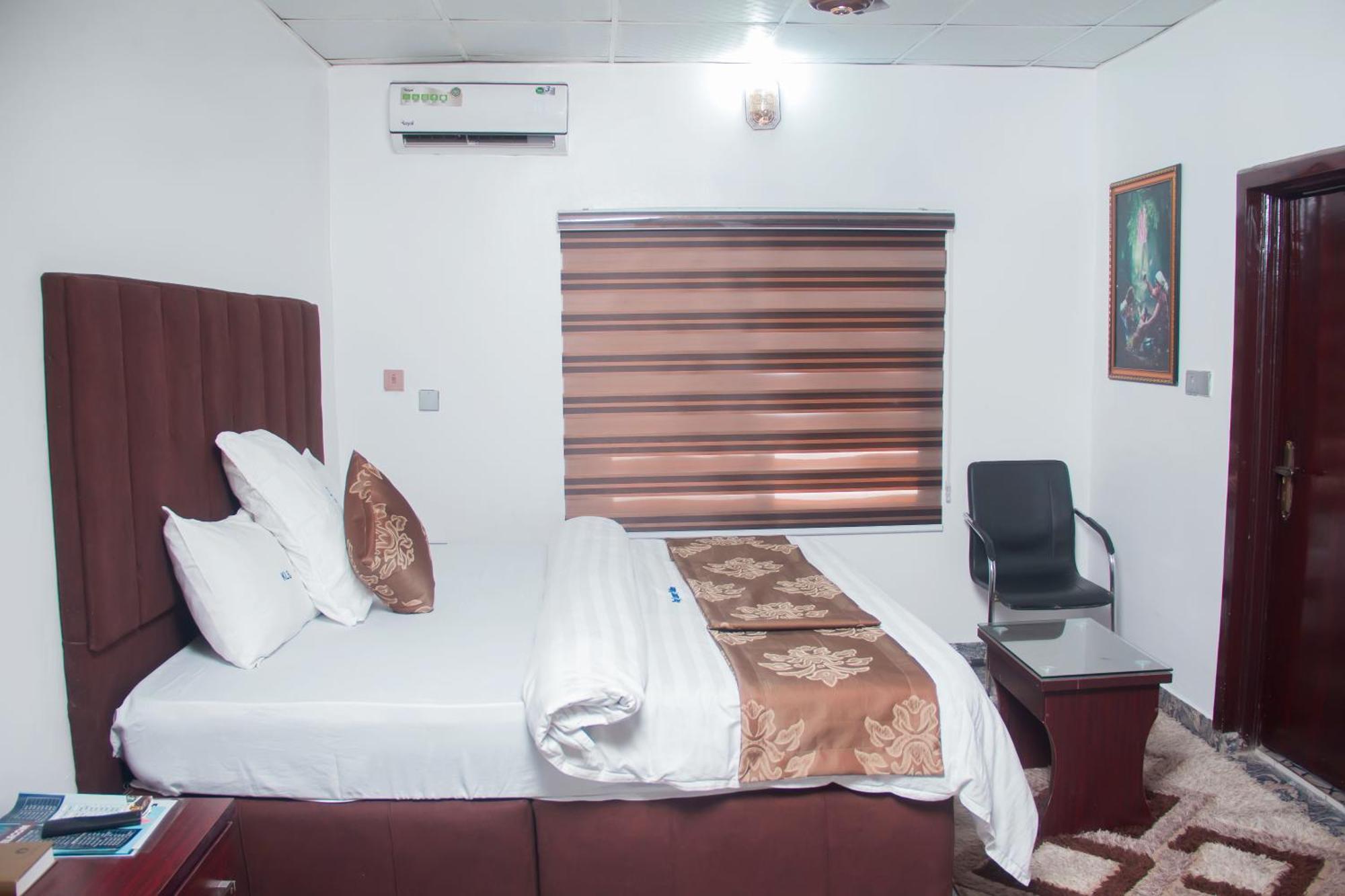 Kay Luxury Suites Uyo Zewnętrze zdjęcie